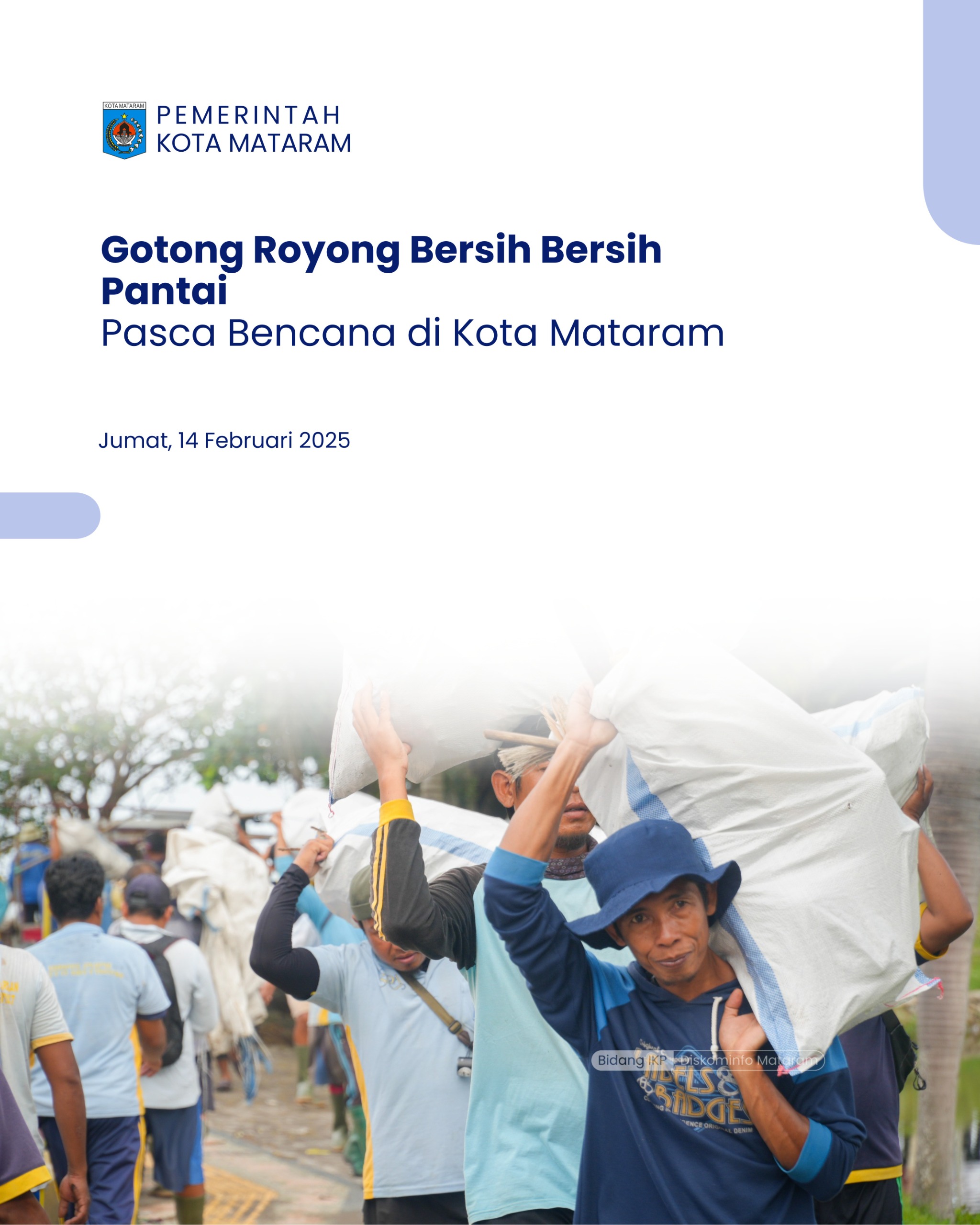 Gotong Royong Bersih-Bersih Pantai Pasca Bencana di Kota Mataram