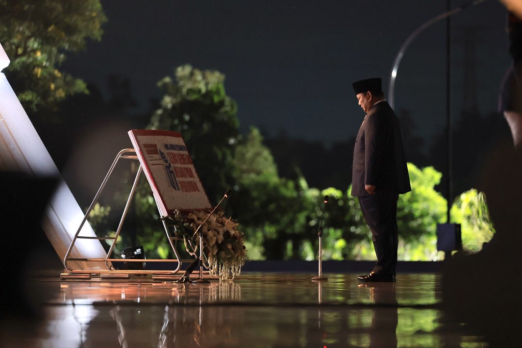 Prabowo Pimpin Renungan Suci di TMP Kalibata: Jangan Sekali-Sekali Melupakan Jasa Para Pahlawan